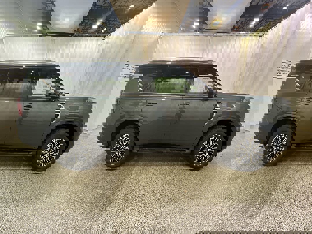 2026 Nissan Armada SL photo 3