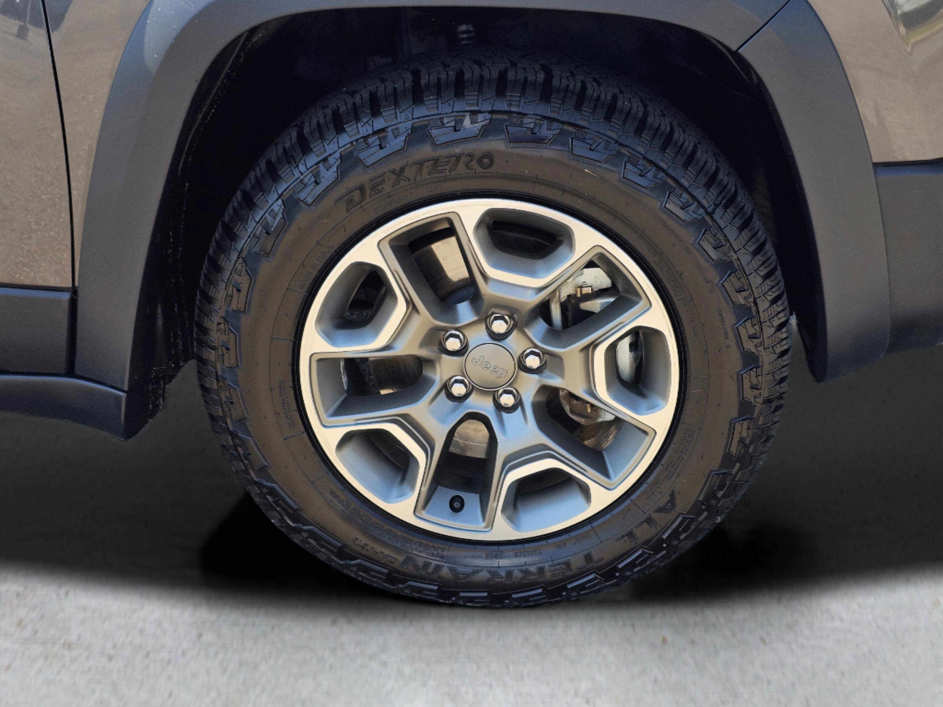 2022 Jeep Cherokee Trailhawk photo 25