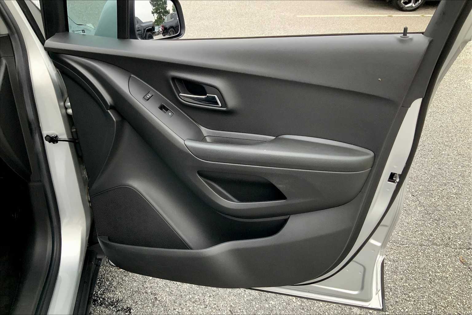 2021 Chevrolet Trax LS photo 20