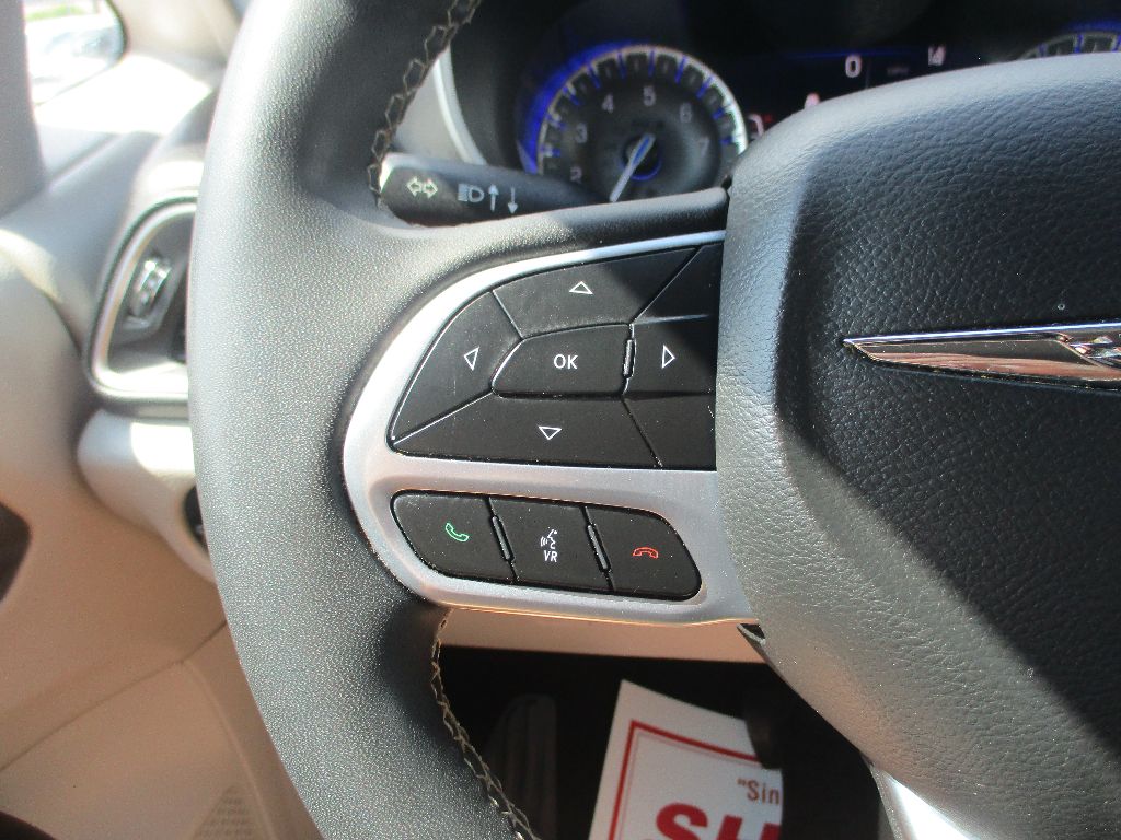 2022 Chrysler Pacifica Touring L photo 10