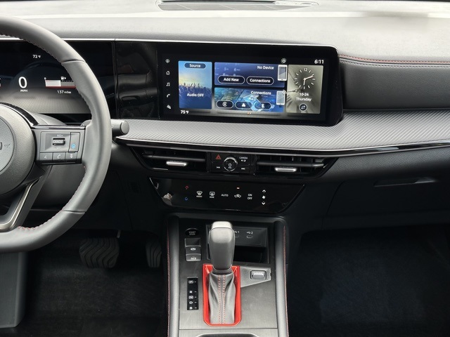 2025 Nissan Kicks SR photo 6