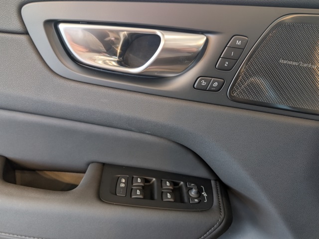 2026 Volvo XC60 B5 Plus photo 7