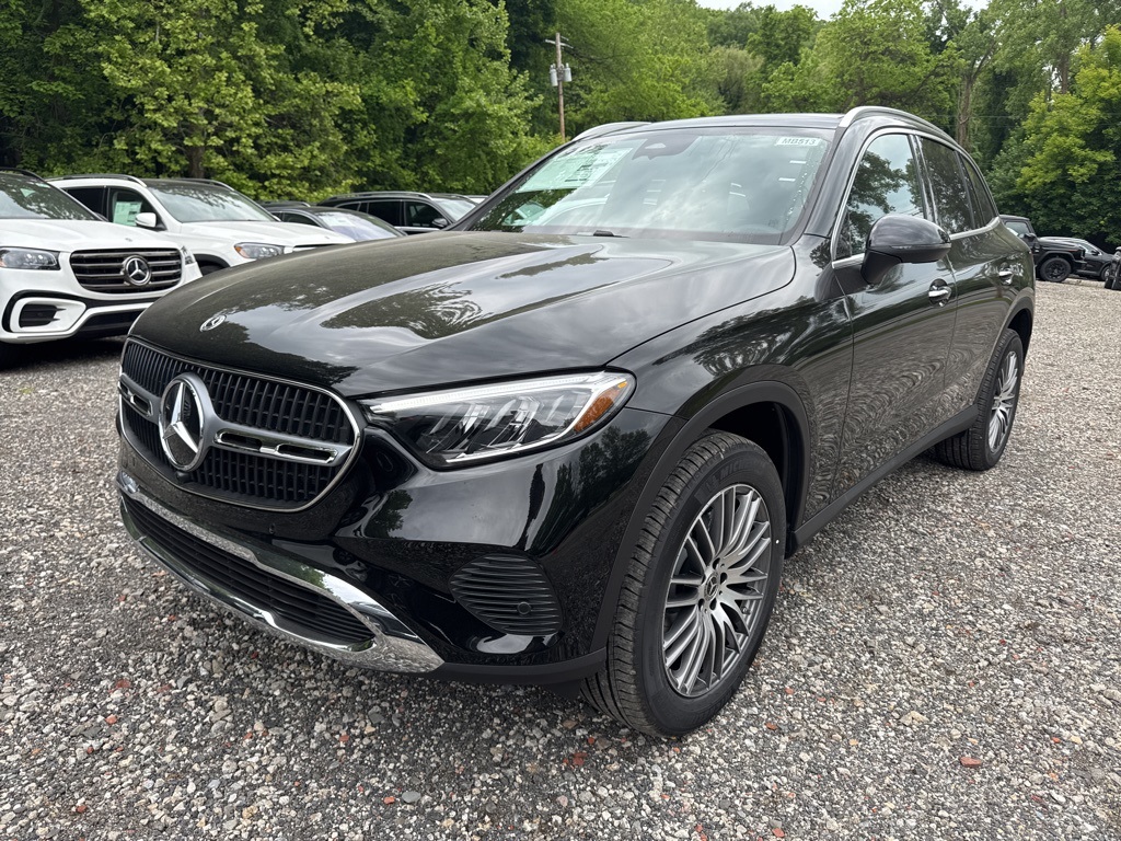 2025 Mercedes Benz GLC 300 4MATIC photo 3