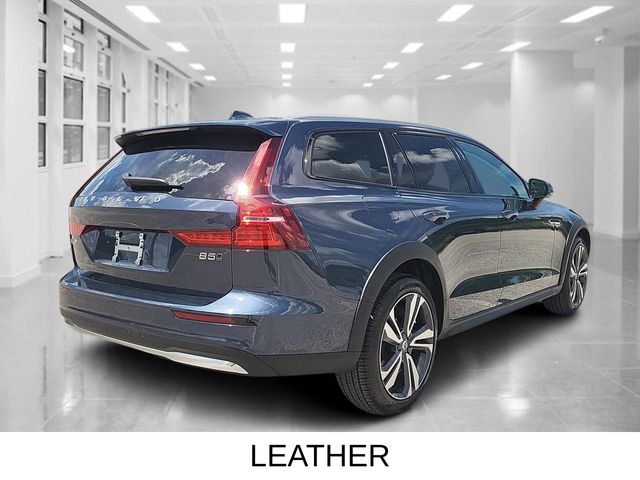 2025 Volvo V60 Cross Country B5 Plus photo 3