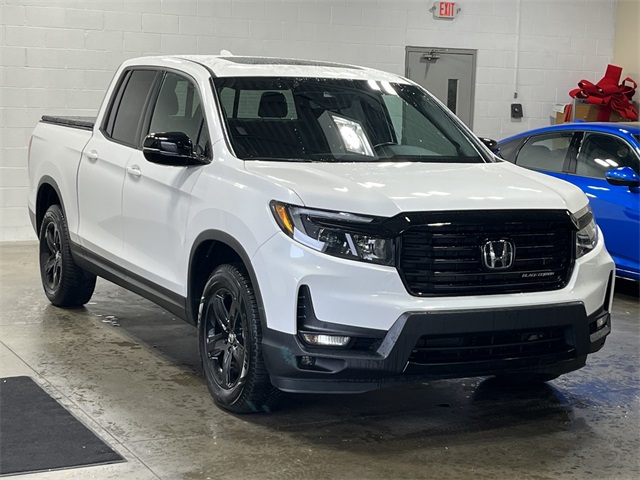 2023 Honda Ridgeline Black Edition photo 3