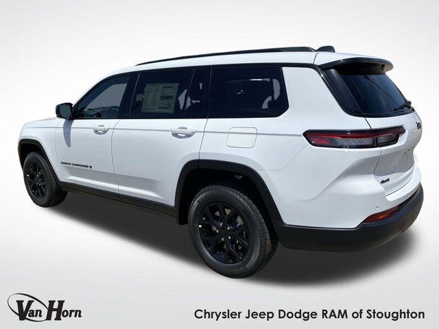 2025 Jeep Grand Cherokee Altitude photo 3