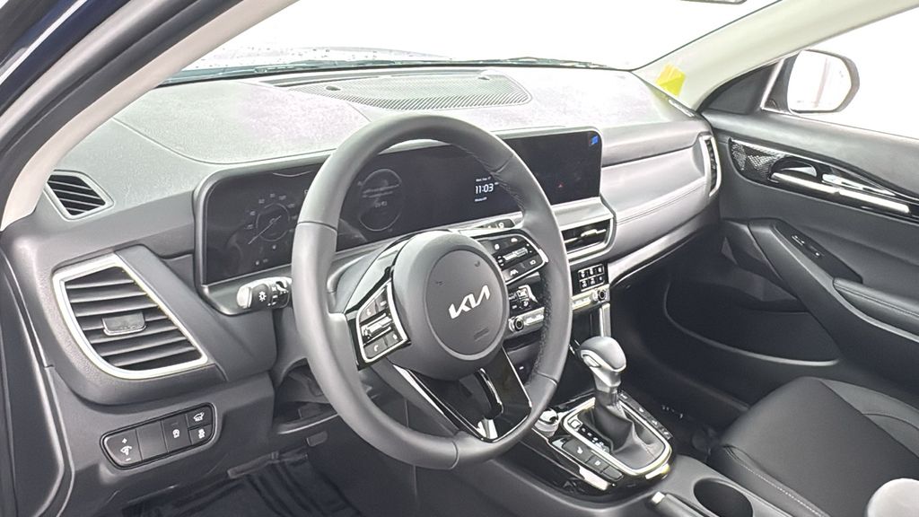 2026 Kia Seltos EX photo 31
