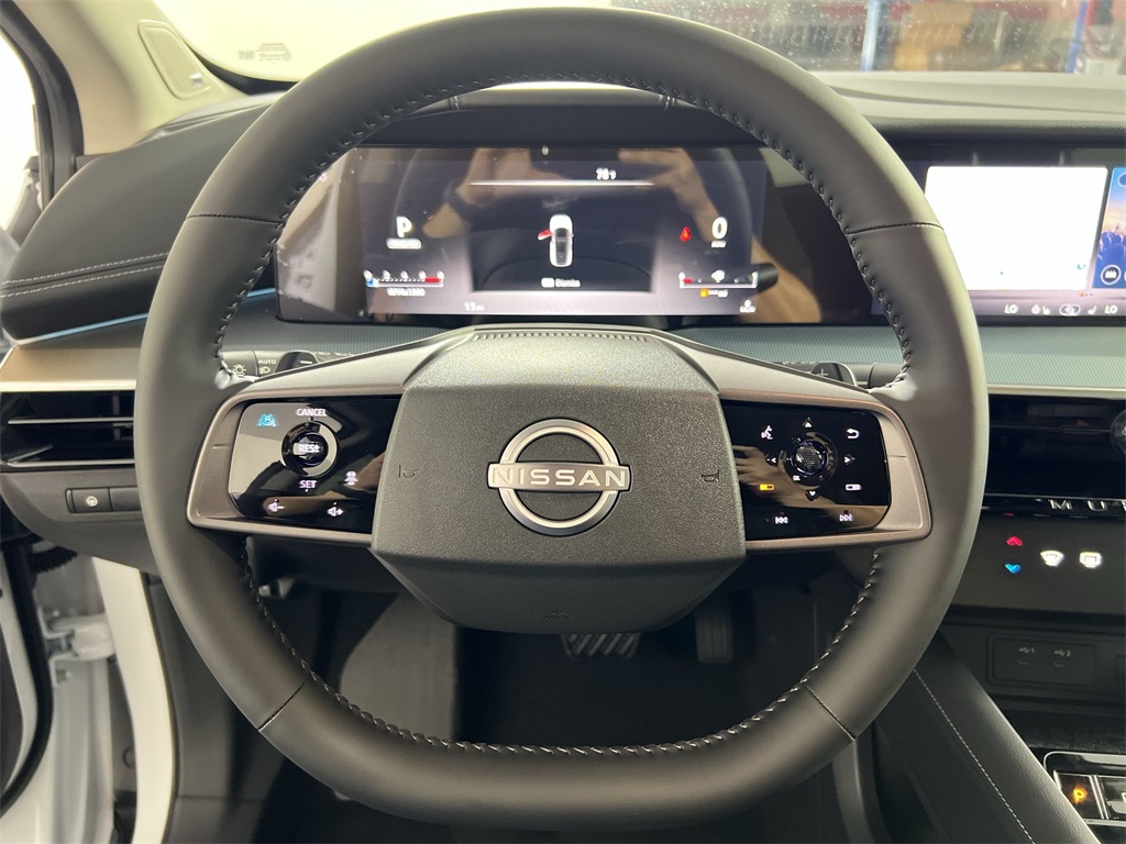 2025 Nissan Murano SL photo 11