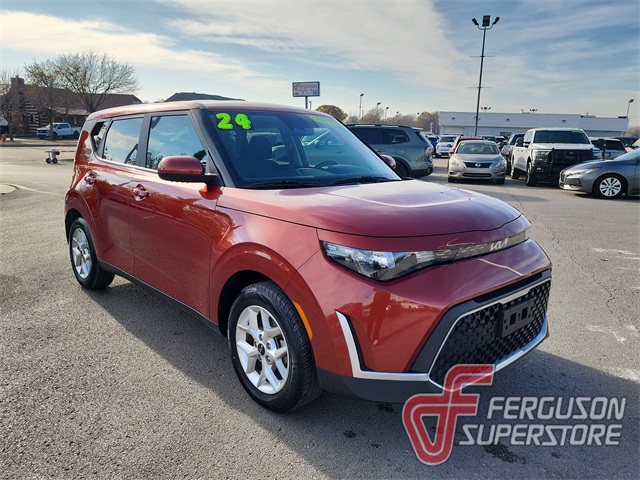 2024 Kia Soul LX's photo