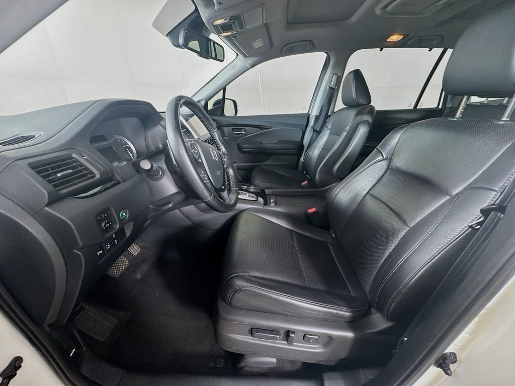 2016 Honda Pilot Elite photo 21
