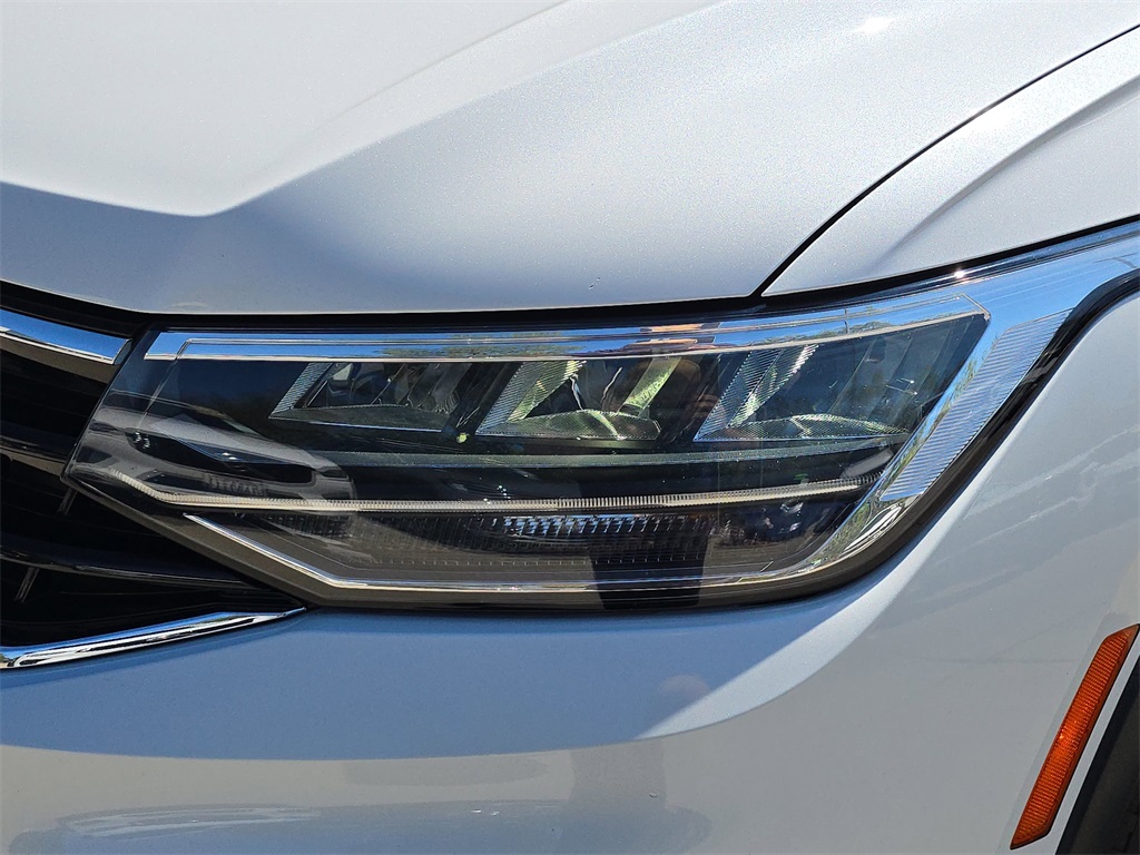 2022 Volkswagen Tiguan SE R-Line Black photo 30