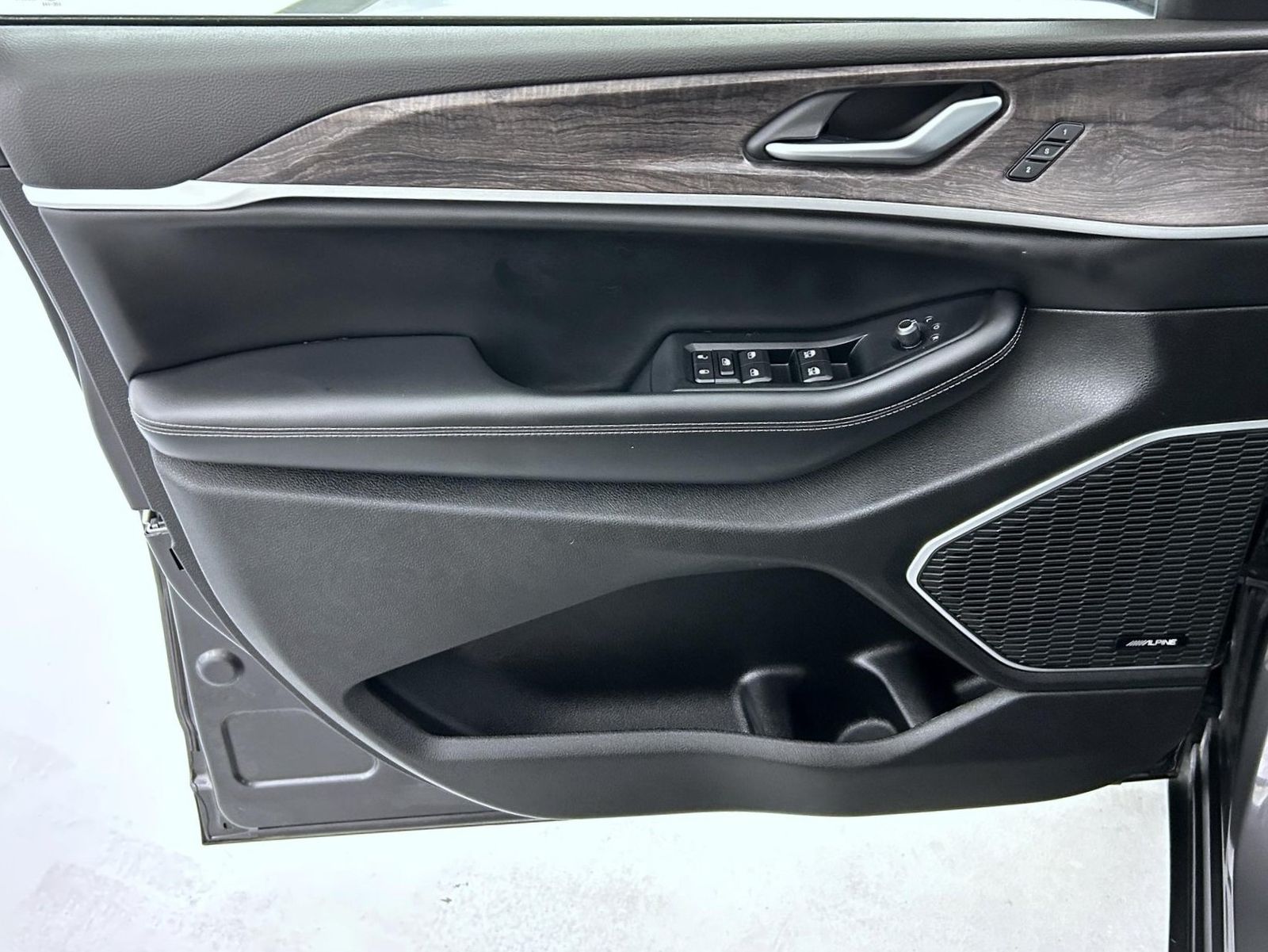 2023 Jeep Cherokee 4xe photo 8