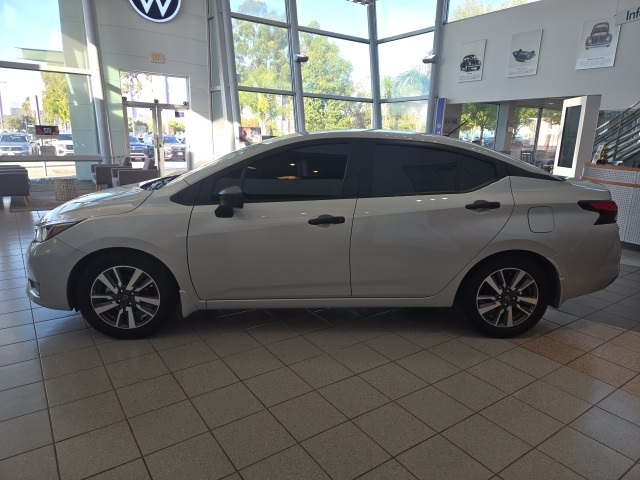 2024 Nissan Versa 1.6 S photo 4