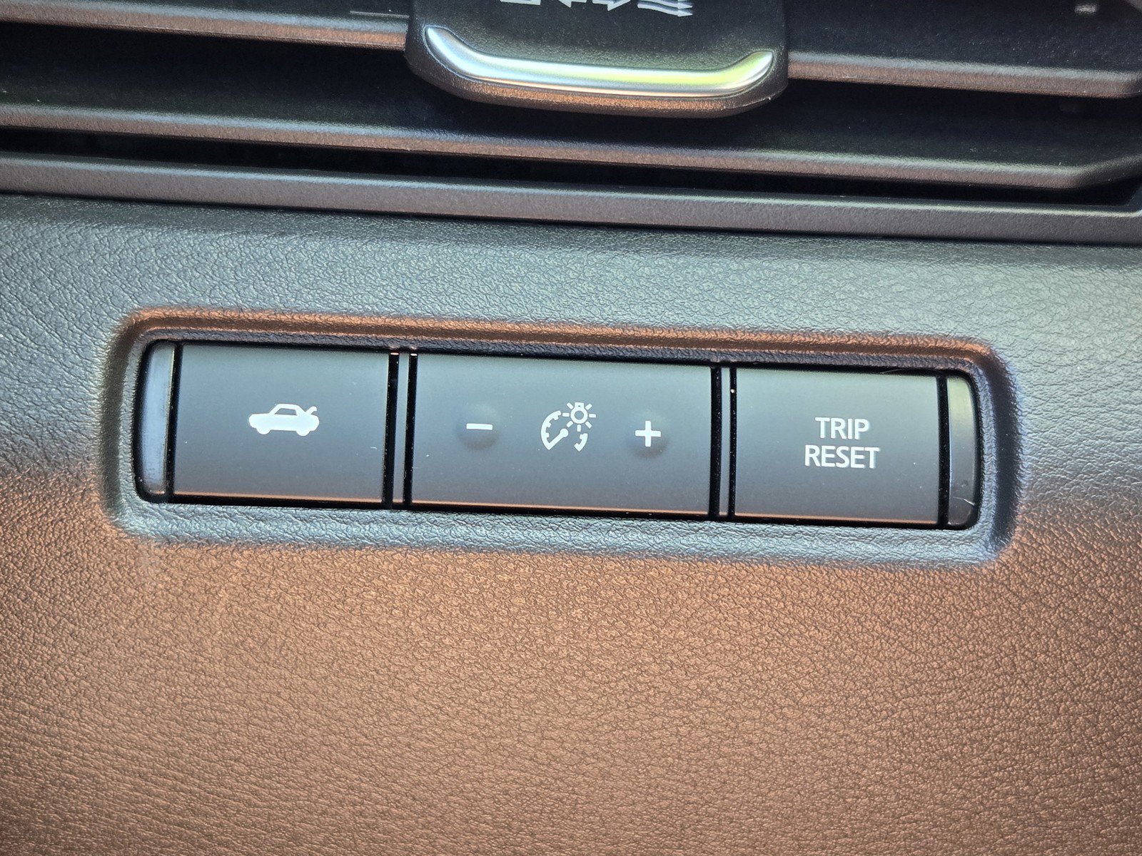 2024 Nissan Altima 2.5 SV photo 25