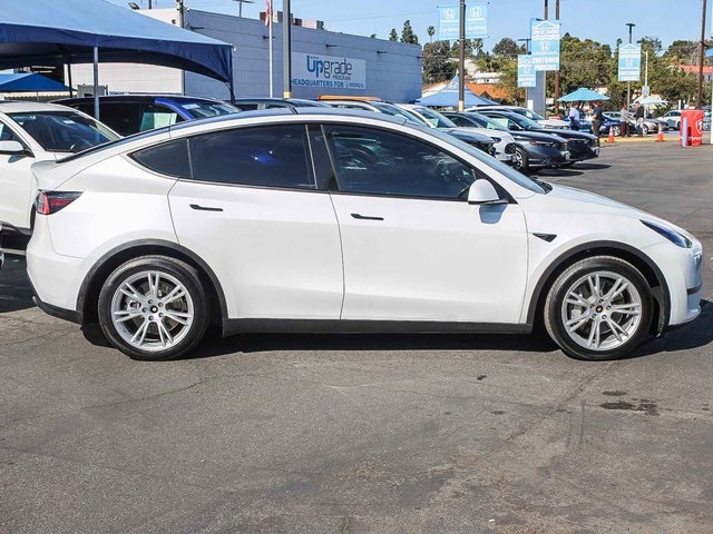 Used 2021 Tesla Model Y Long Range with VIN 5YJYGDEEXMF086693 for sale in Northfield, Minnesota