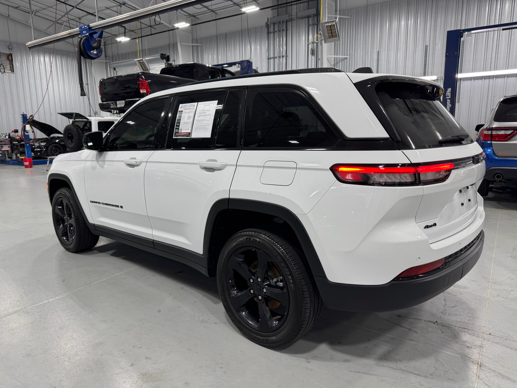 2023 Jeep Grand Cherokee Laredo Altitude photo 6