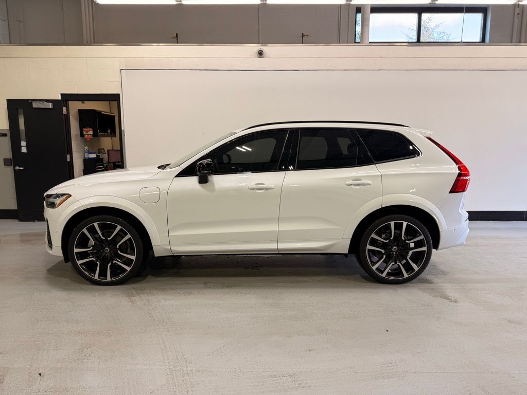 Used 2024 Volvo XC60 Ultimate with VIN YV4H60DM3R1725658 for sale in Golden Valley, Minnesota