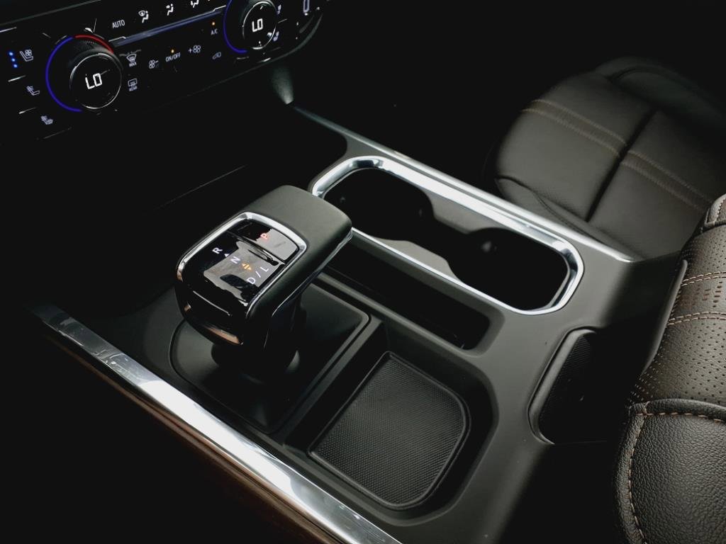 2025 Chevrolet Silverado 1500 High Country photo 13