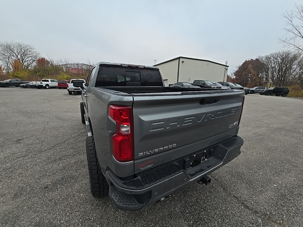 2023 Chevrolet Silverado 1500 High Country photo 4