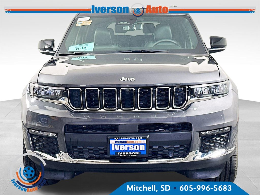 2025 Jeep Grand Cherokee Limited photo 2