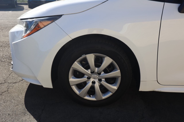 2023 Toyota Corolla LE photo 9
