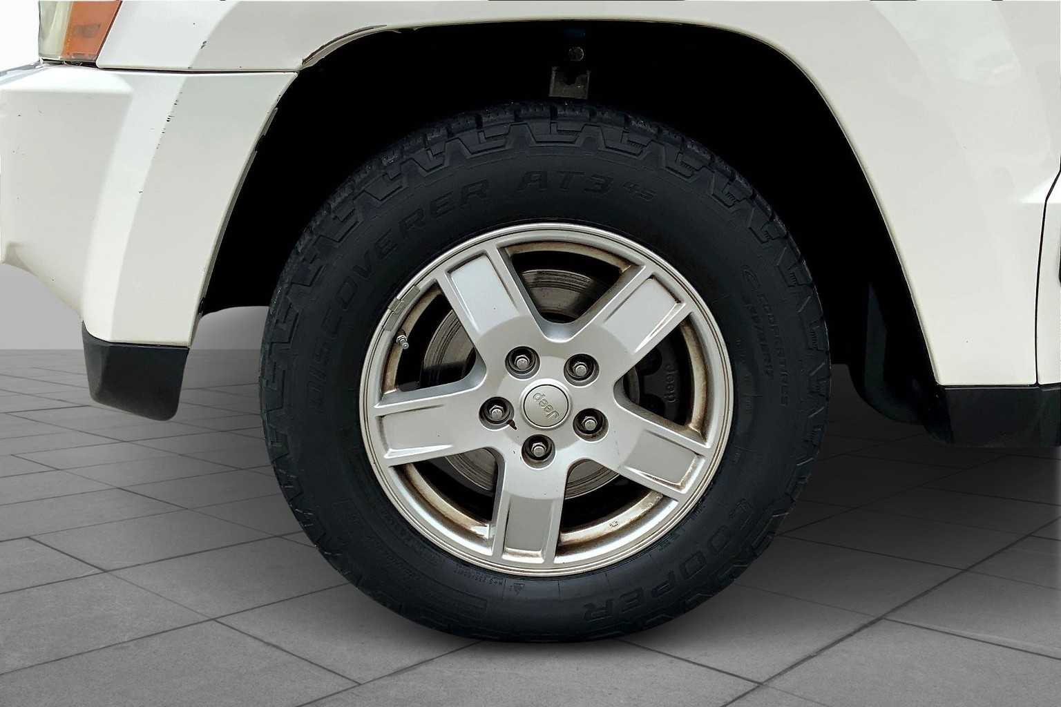 2006 Jeep Grand Cherokee Laredo photo 9