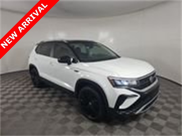 2024 Volkswagen Taos SE's photo