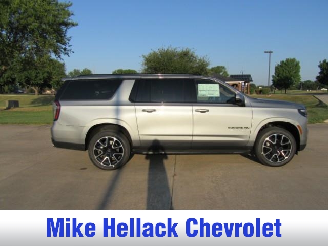2025 Chevrolet Suburban RST photo 8