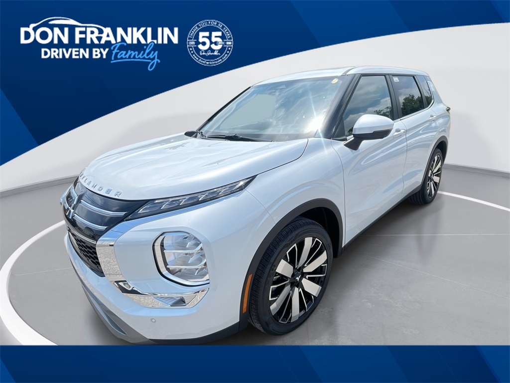 2025 Mitsubishi Outlander SE's photo