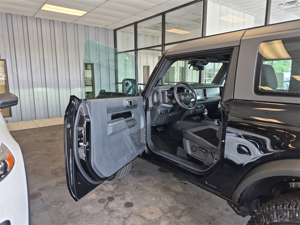 2025 Ford Bronco Base photo 8