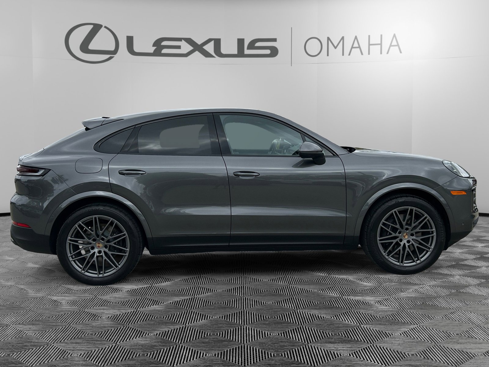 2025 Porsche Cayenne Coupe Base photo 6