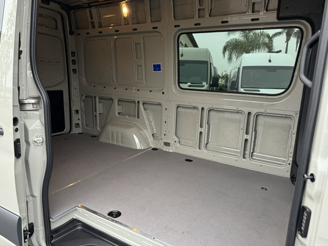 2025 Mercedes Benz Sprinter photo 3