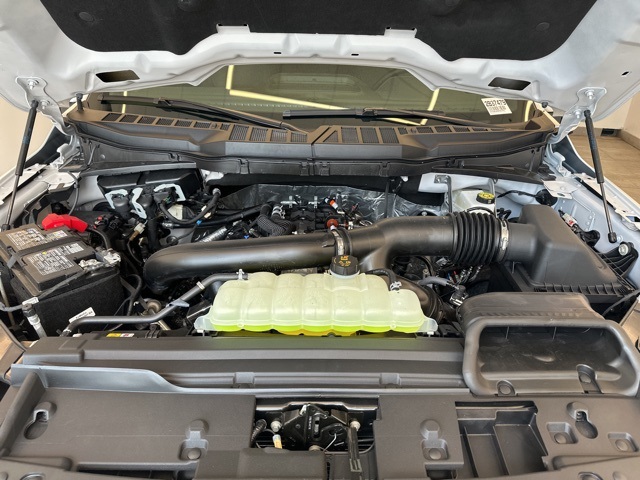 2025 Ford F-150 Lariat photo 2