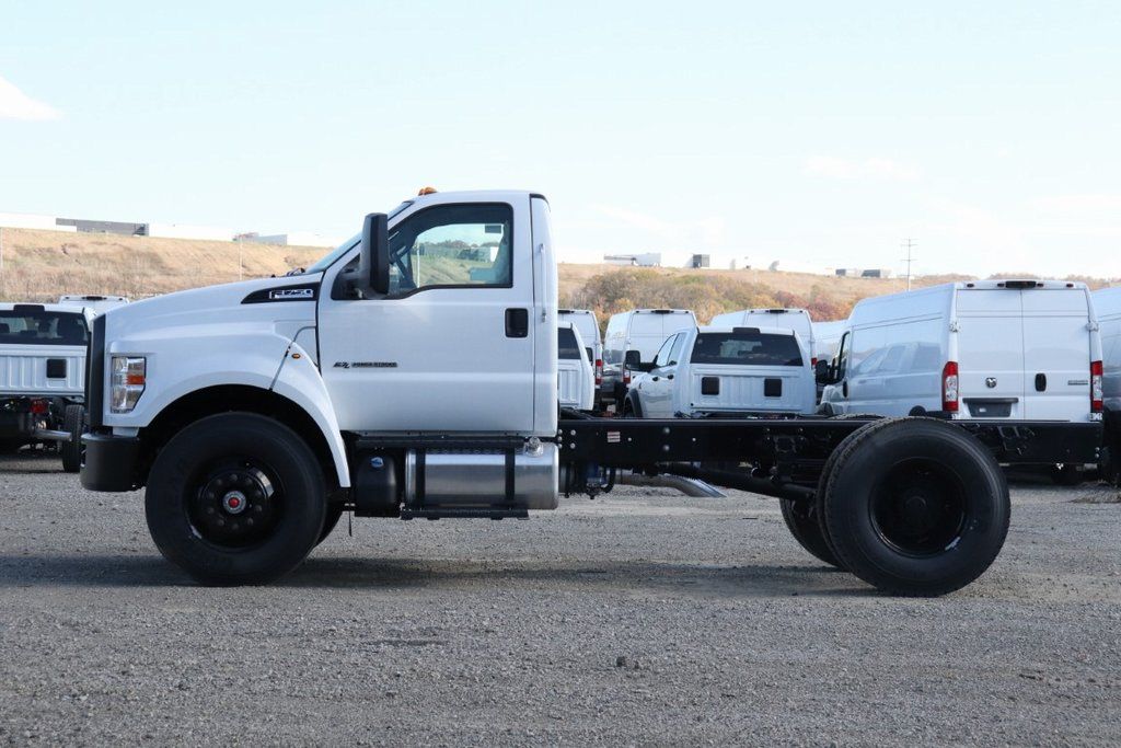 2025 Ford F-750 SuperCab photo 3