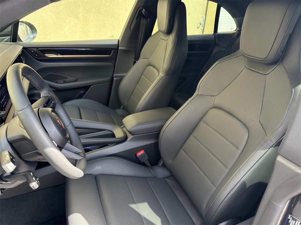 2024 Porsche Macan Electric 4 photo 5