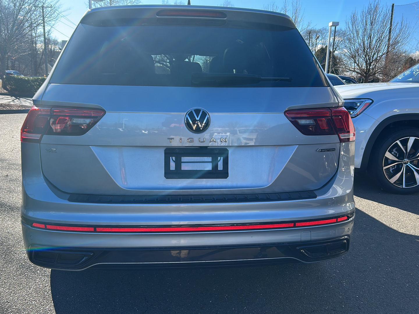 2023 Volkswagen Tiguan SE R-Line Black photo 3