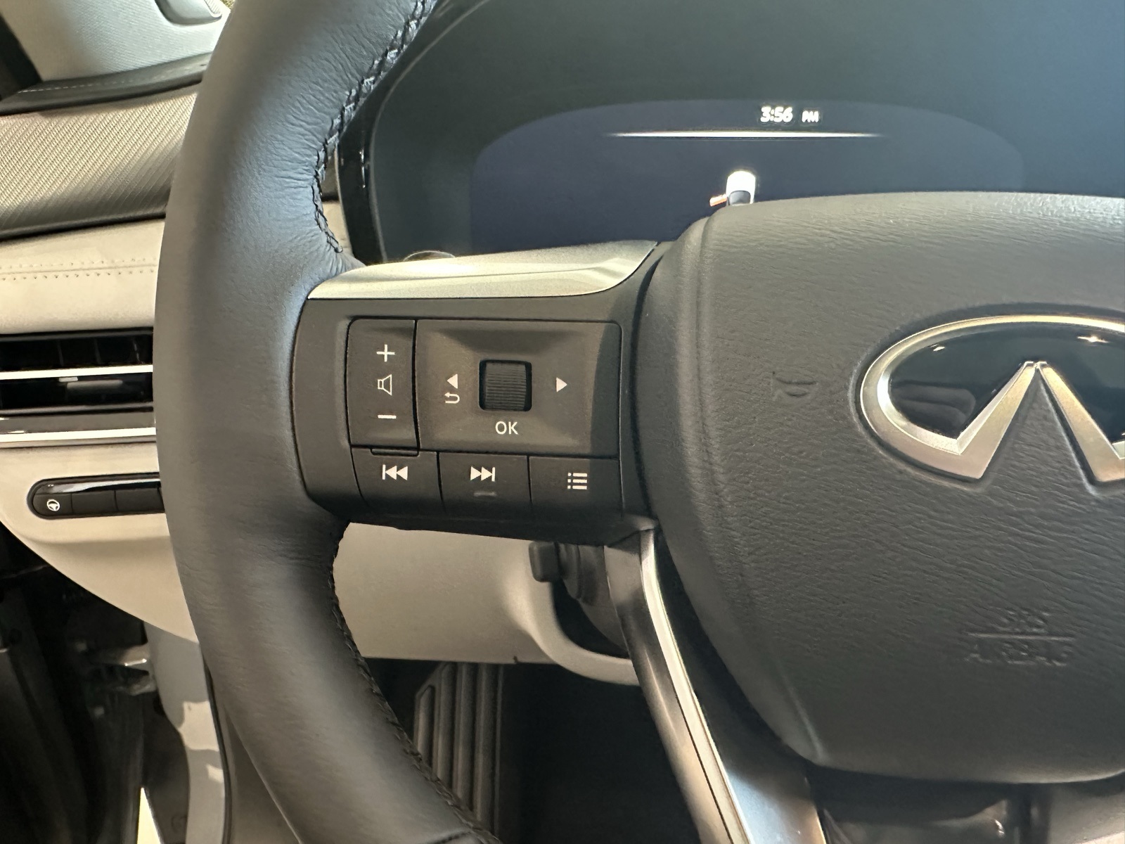 2026 Infiniti QX60 Luxe photo 15