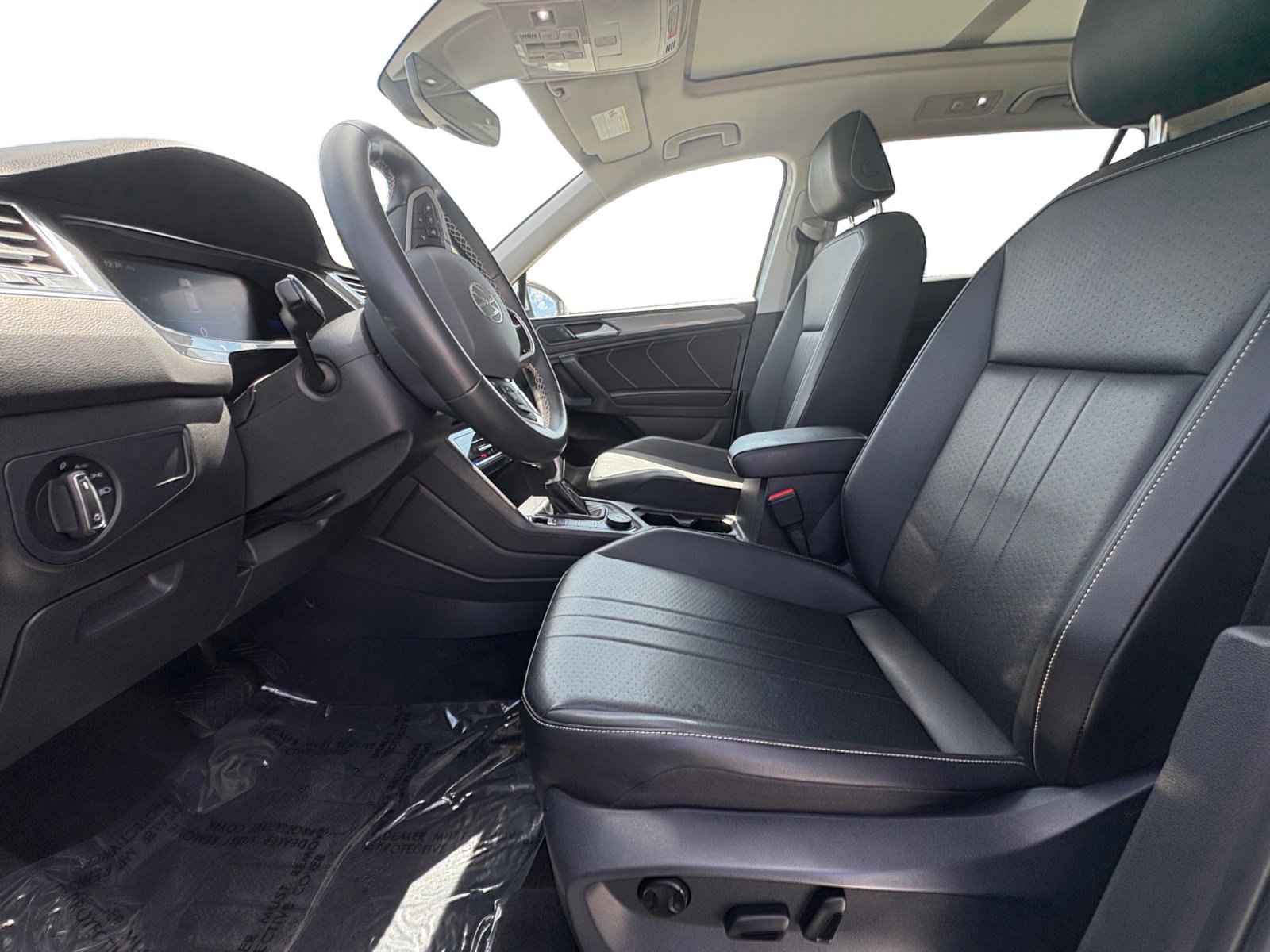 2022 Volkswagen Tiguan SE photo 2