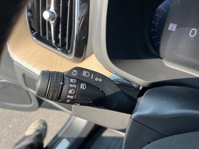 2026 Volvo XC60 B5 Plus photo 13