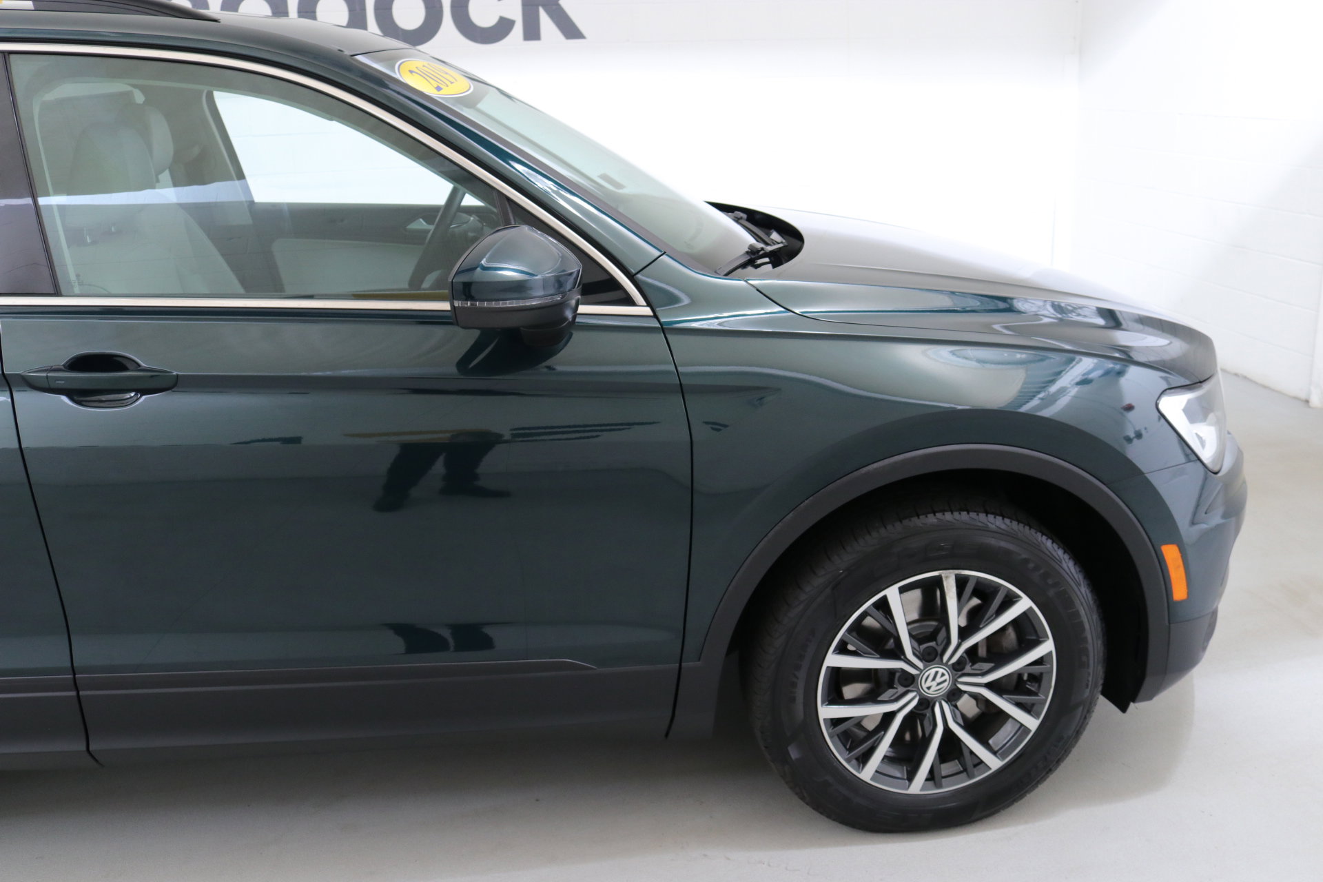 2019 Volkswagen Tiguan SEL R-Line photo 10