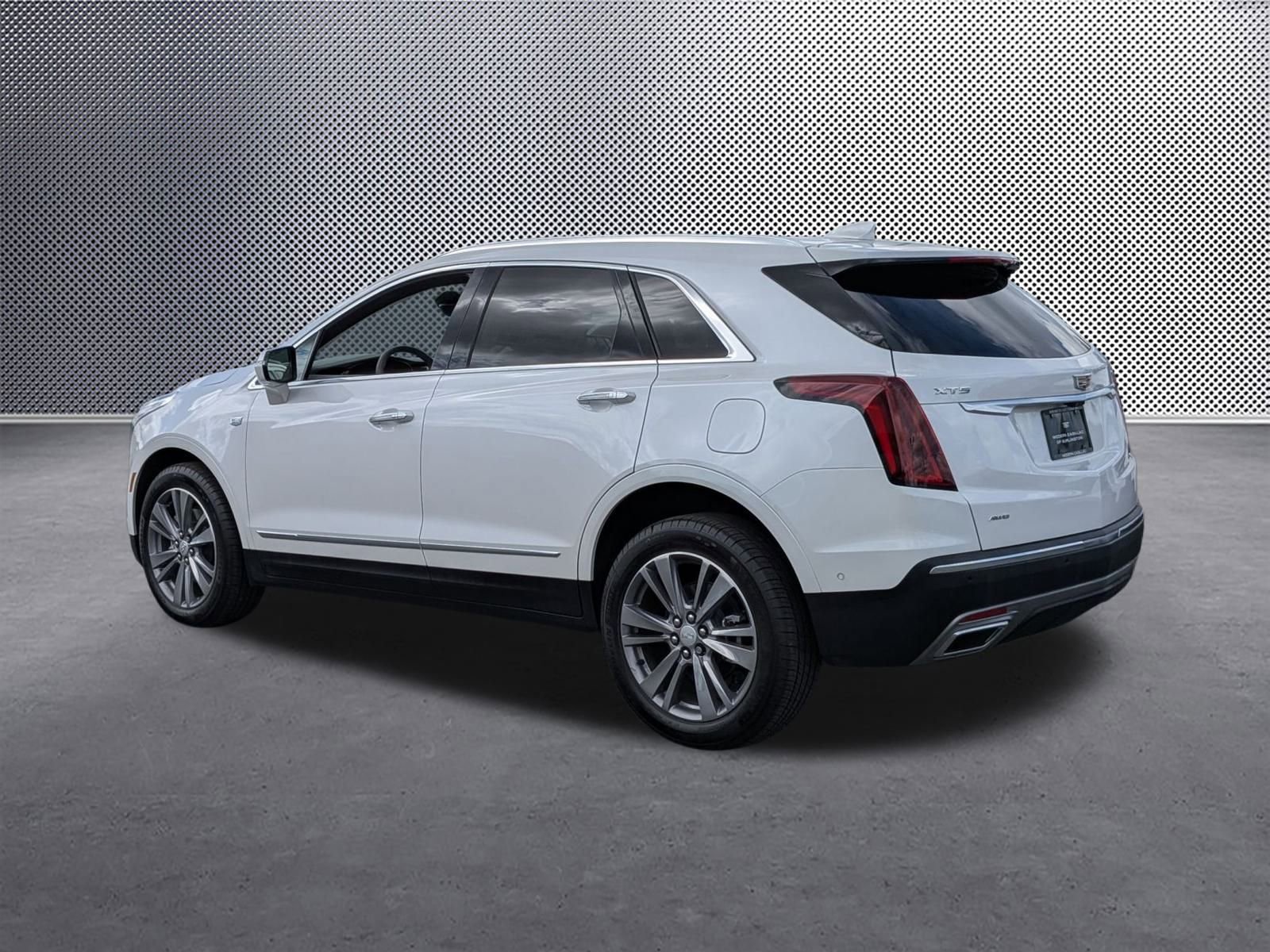 2025 Cadillac XT5 Premium Luxury photo 3