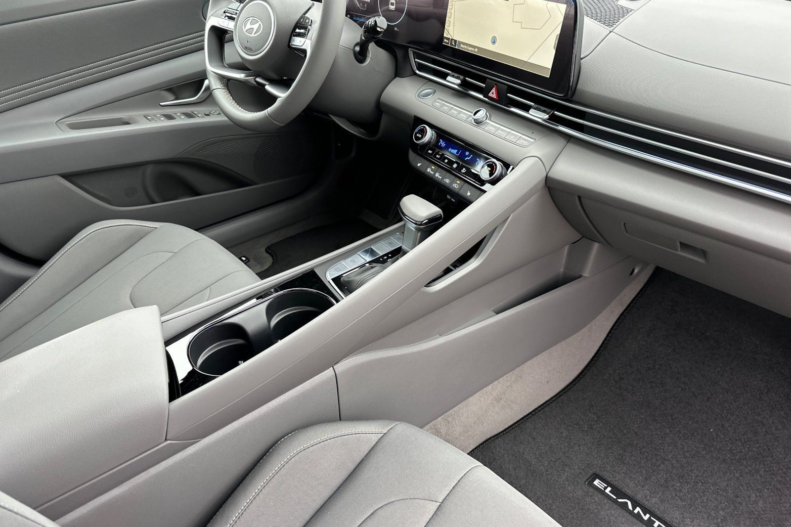 2025 Hyundai Elantra SEL Convenience photo 14