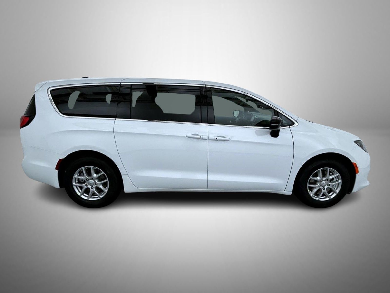 2026 Chrysler Voyager LX photo 4