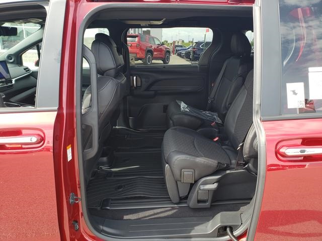 2025 Toyota Sienna Limited photo 12