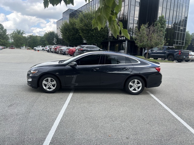 2022 Chevrolet Malibu photo 3