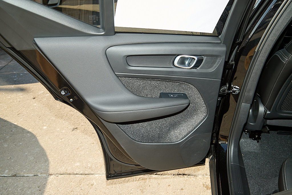 2026 VOLVO XC40 - Image 17