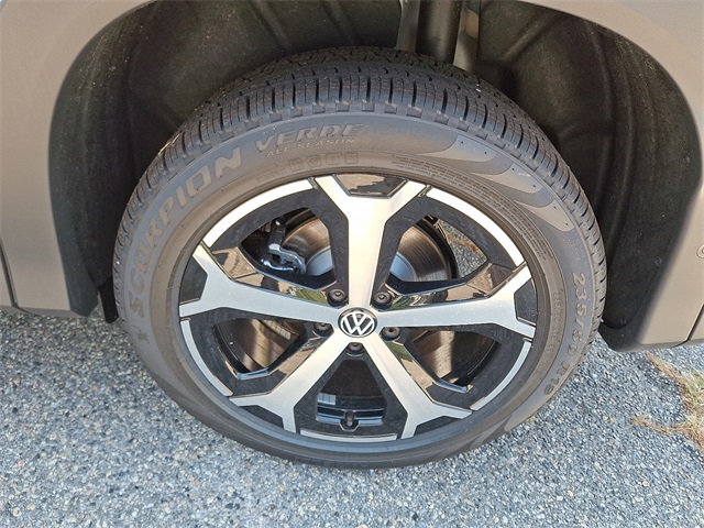 2025 Volkswagen Tiguan SE photo 4