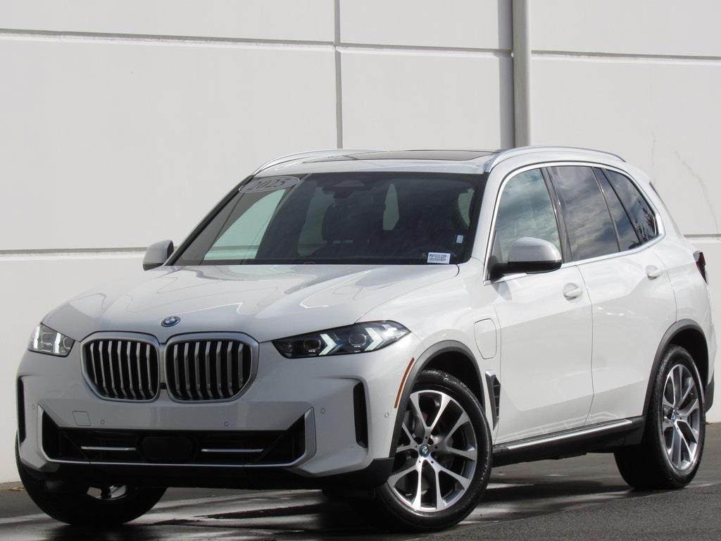2025 BMW X5 50e's photo