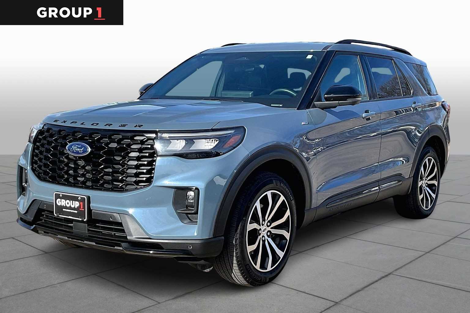 2025 Ford Explorer ST-LINE's photo