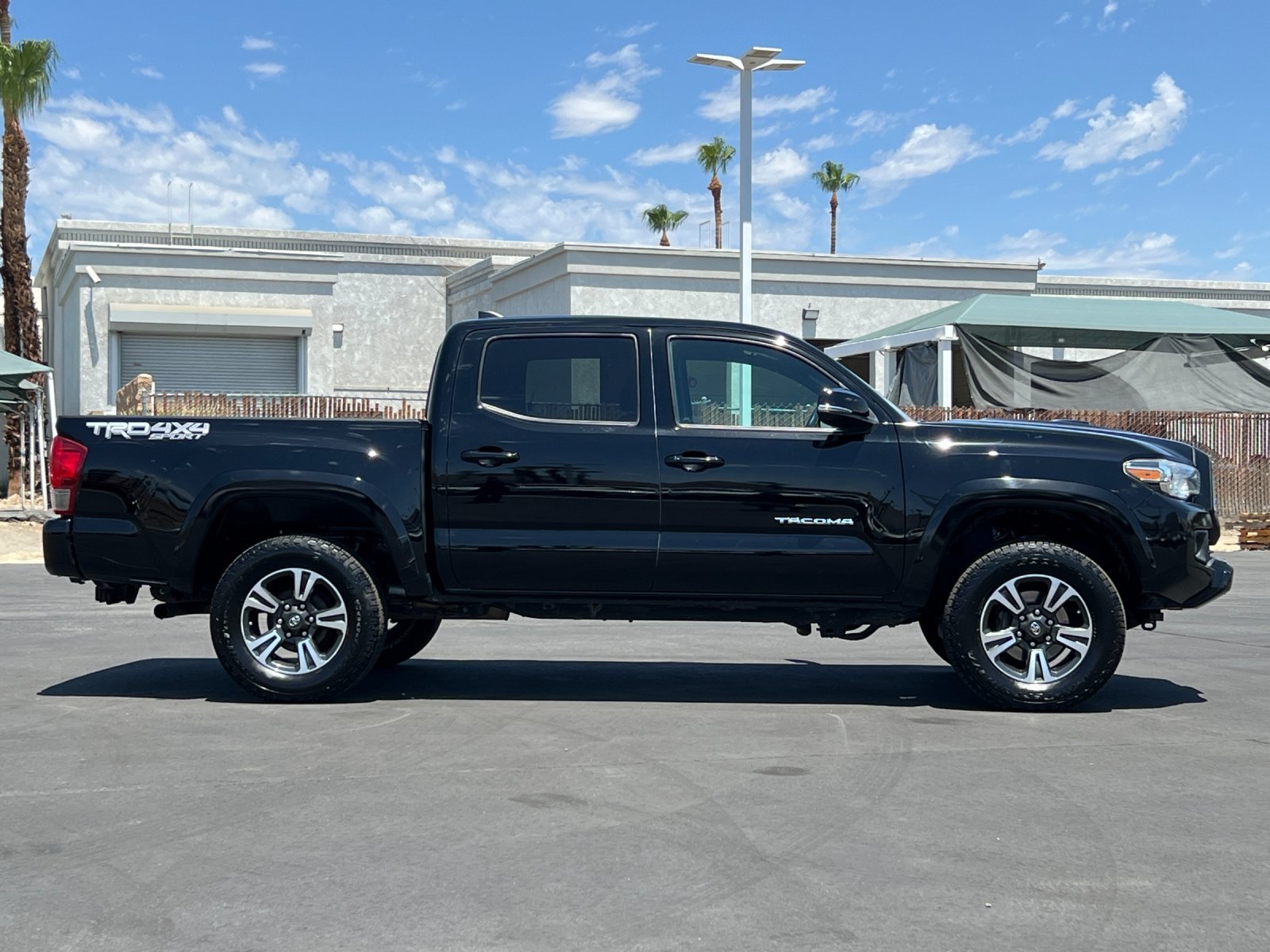2017 Toyota Tacoma TRD Sport photo 2